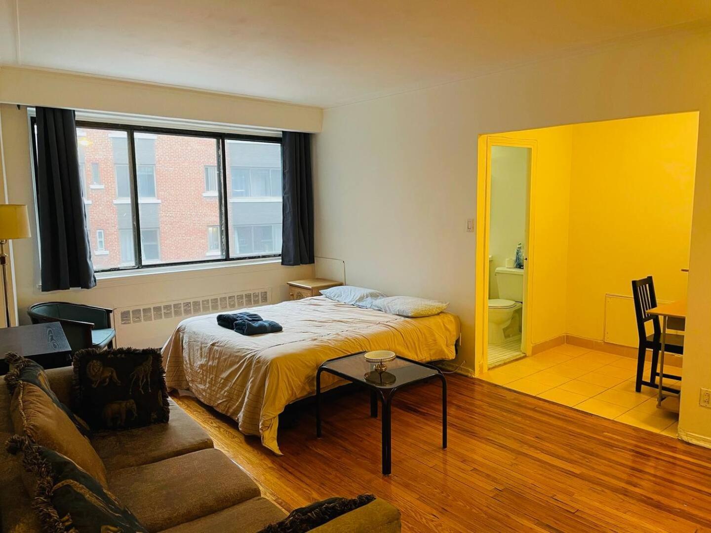 Stylish Montreal Apartment Comfortable Stay In The Golden Square Mile Exterior photo